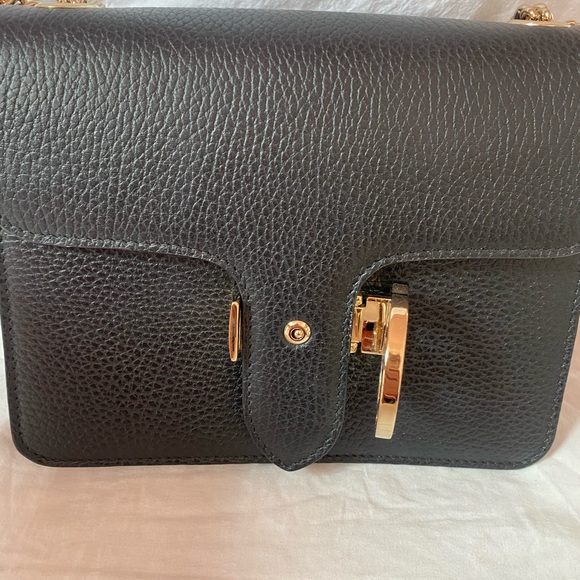 Gucci Marmont Interlocking Crossbody EXCELLENT condition. Can be adjustable - Picture 5 of 8